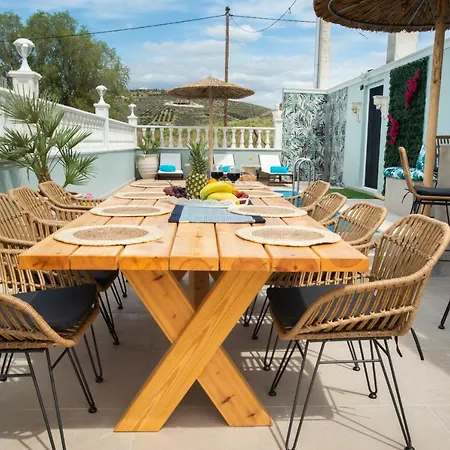 Virginia, Heated Pool,